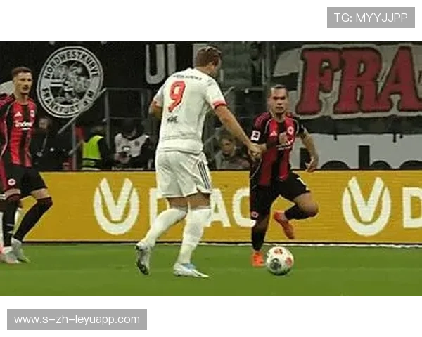 凯恩连续假动作挪出射门角度,拜仁前场掌声雷动 凯恩连续假动作挪出射门角度,拜仁前场掌声雷动